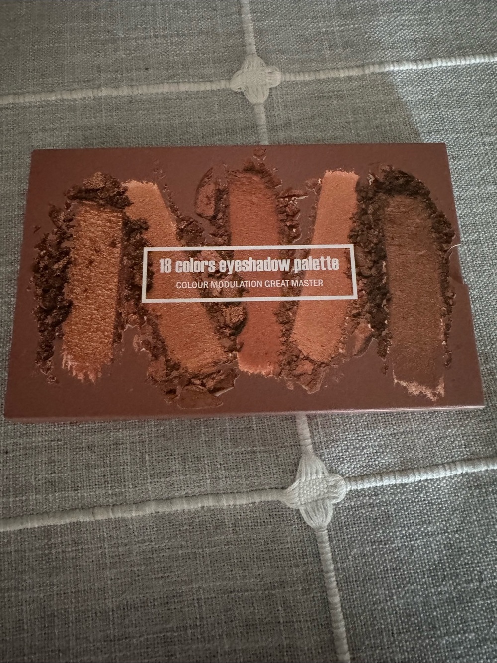 18-Color Eyeshadow Palette - Warm Brown Shades